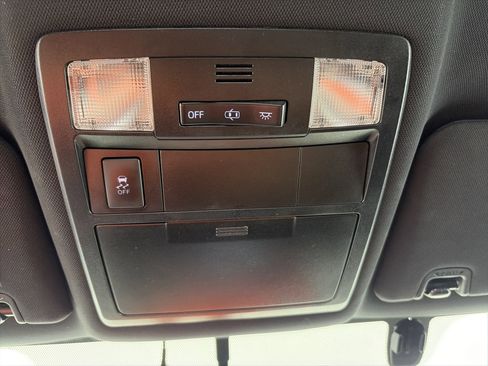 Used 2017 Toyota Tacoma TRD Sport AWD/4WD image 32