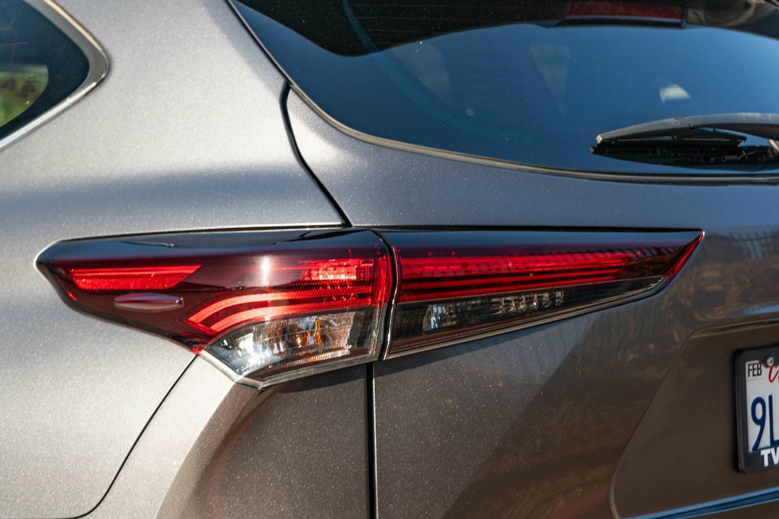 Used 2024 Toyota Highlander XLE AWD/4WD image 7