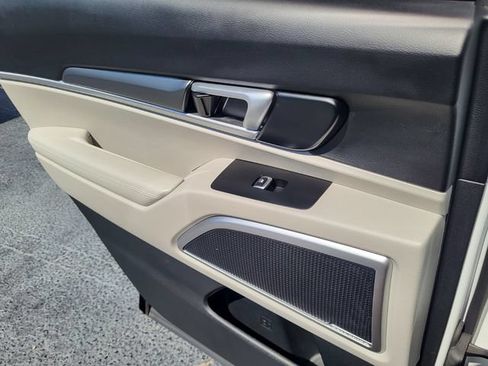Used 2020 Kia Telluride S FWD image 19