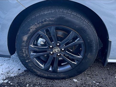 Used 2024 Toyota Sienna XLE Woodland Edition image 9