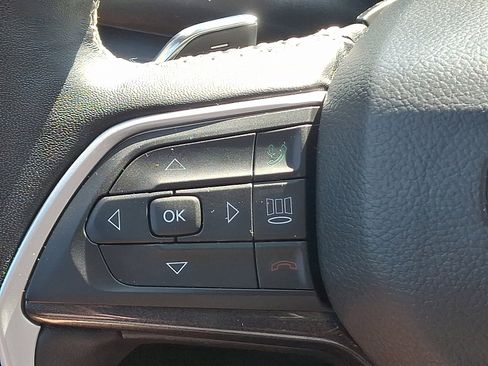 Certified 2022 Jeep Grand Cherokee Laredo w/ Luxury Tech Group I image 21