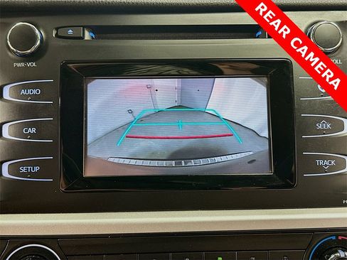 Used 2019 Toyota Highlander LE image 14
