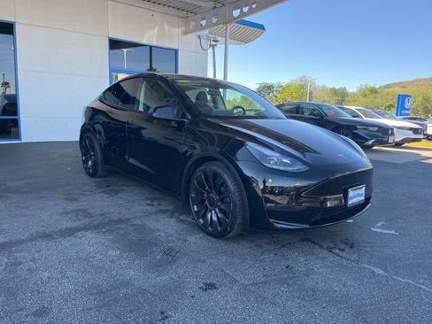 Used 2023 Tesla Model Y Performance image 2