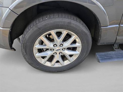 Used 2017 Ford Expedition Limited w/ Equipment Group 301A AWD/4WD image 10