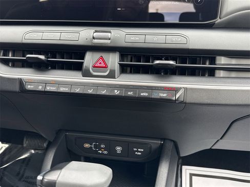 New 2025 Kia K4 LXS image 16