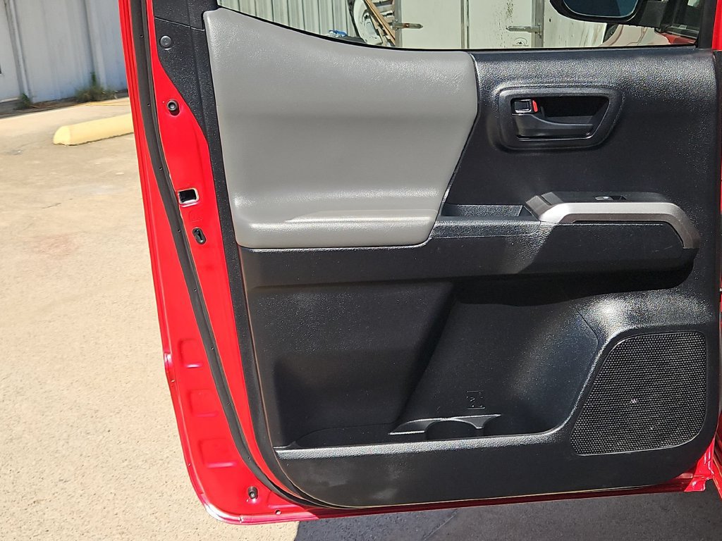 Used 2022 Toyota Tacoma SR5 RWD image 16