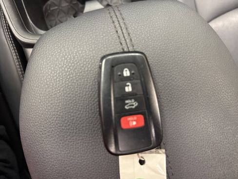 Used 2021 Toyota RAV4 XLE Premium image 34