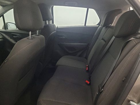 Used 2021 Chevrolet Trax LS AWD/4WD image 18