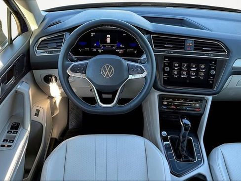 Used 2022 Volkswagen Tiguan SE image 5