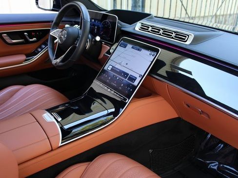 Used 2022 Mercedes-Benz S 500 4MATIC w/ 3D Technology Package image 12