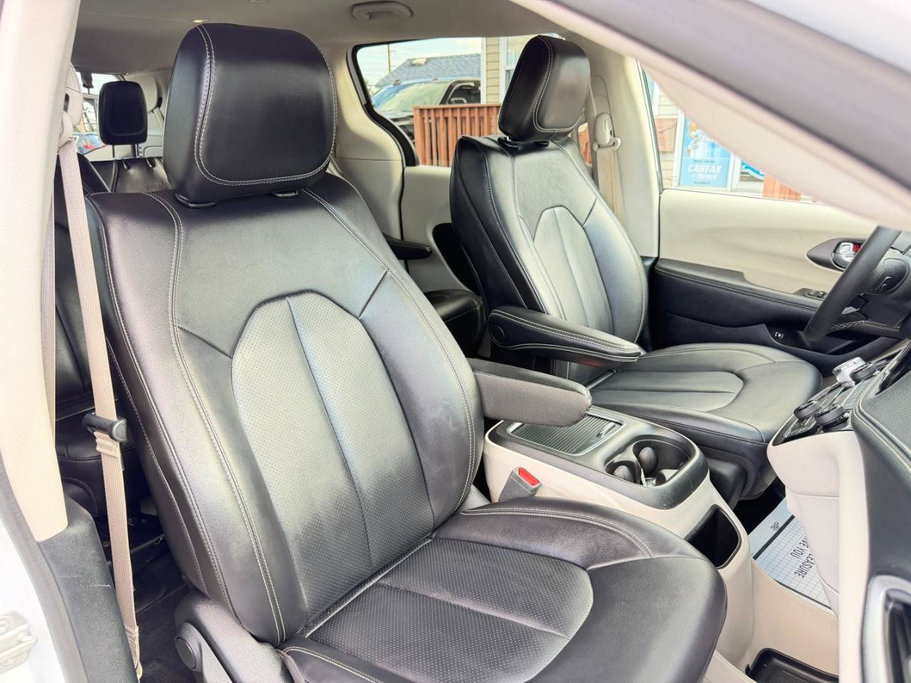 Used 2024 Chrysler Pacifica Limited FWD image 52