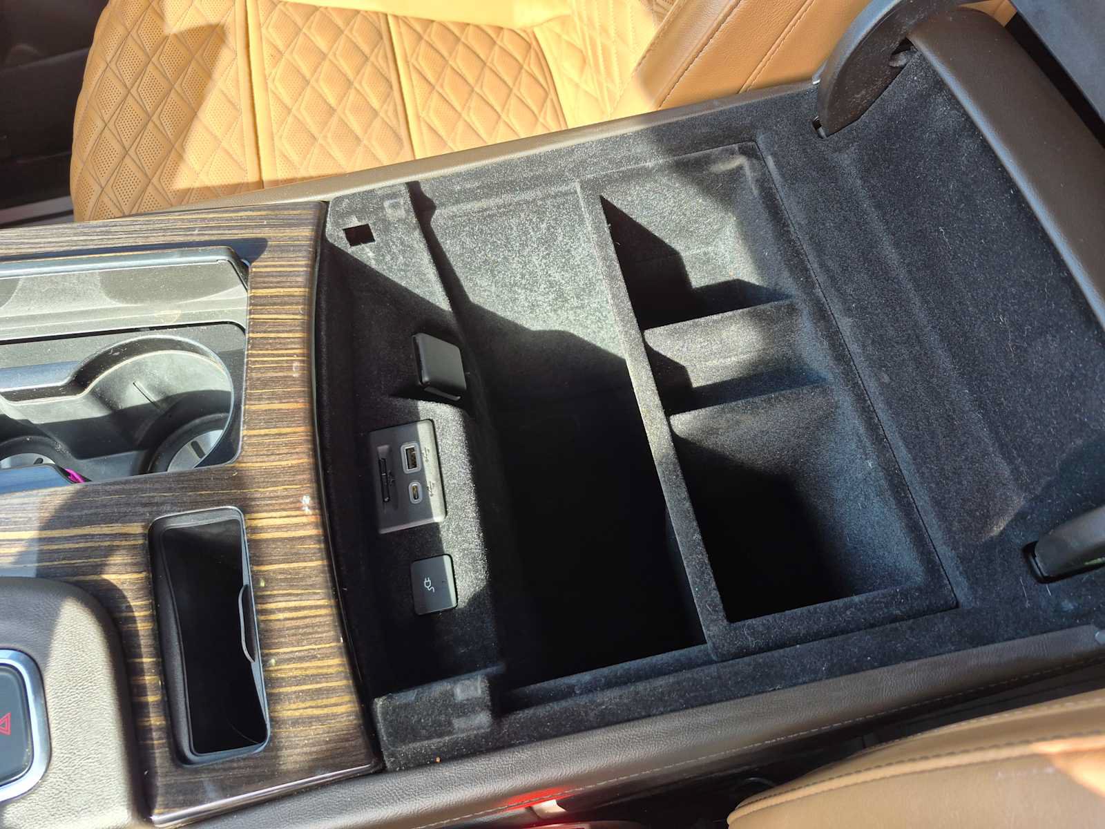 Used 2021 Cadillac Escalade ESV Premium Luxury w/ Driver Assist Tech Package AWD/4WD image 26