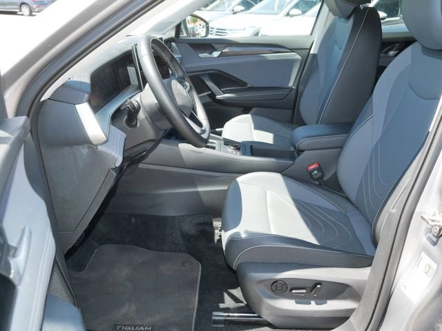 Certified 2025 Volkswagen Tiguan SE AWD/4WD image 13