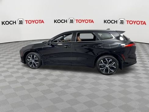 New 2025 Toyota Crown Signia image 5