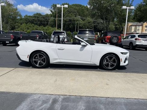 Used 2025 Ford Mustang Premium RWD image 31