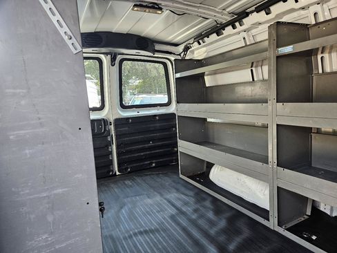 Used 2018 Chevrolet Express 2500 w/ Driver Convenience Package RWD image 22
