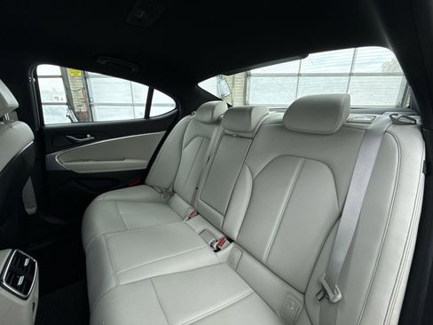 Used 2024 Genesis G70 2.5T image 32