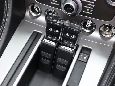 Used 2015 Aston Martin DB9 Volante RWD image 5