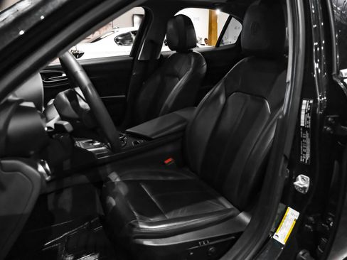 Used 2017 Alfa Romeo Giulia Sprint w/ Cold Weather Package image 31