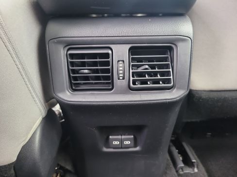 Used 2022 Toyota RAV4 XLE image 17