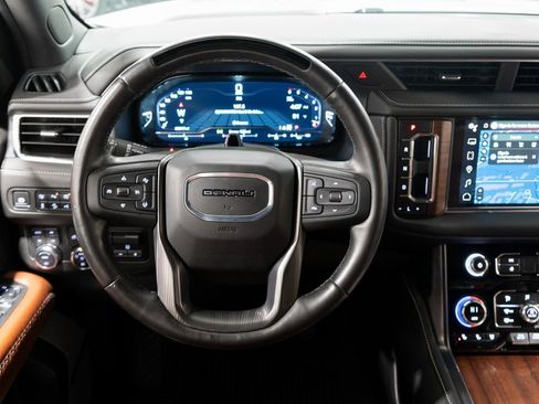 Used 2024 GMC Yukon Denali Ultimate image 13