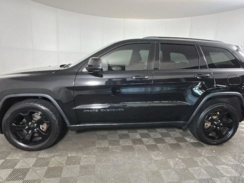 Used 2018 Jeep Grand Cherokee Laredo AWD/4WD image 7