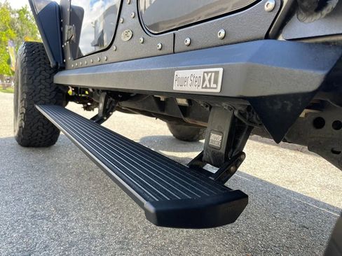 Used 2017 Jeep Wrangler Unlimited Rubicon image 42