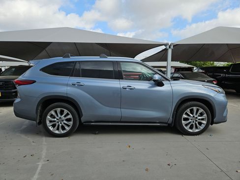 Used 2020 Toyota Highlander Limited image 2