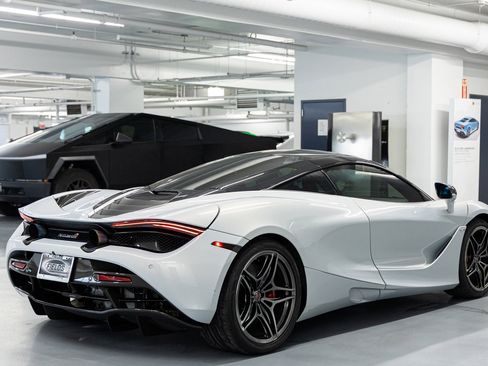Used 2018 McLaren 720S image 7
