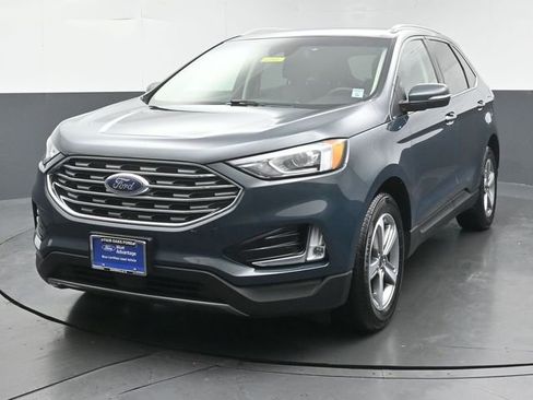 Certified 2019 Ford Edge Titanium w/ Cold Weather Package AWD/4WD image 3