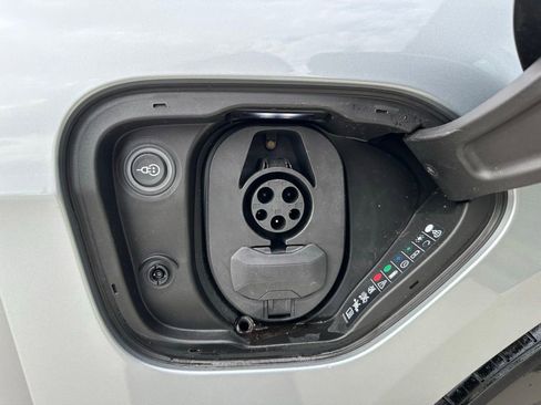 Used 2024 Porsche Taycan image 40