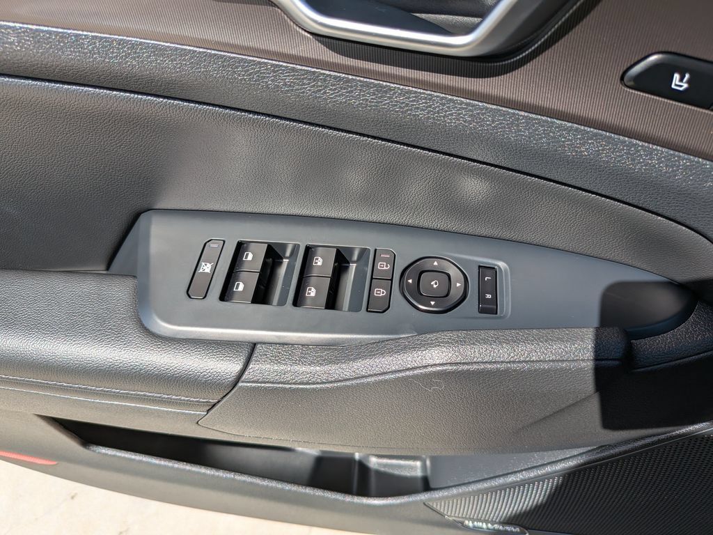 Certified 2026 Kia Sportage SX FWD image 20