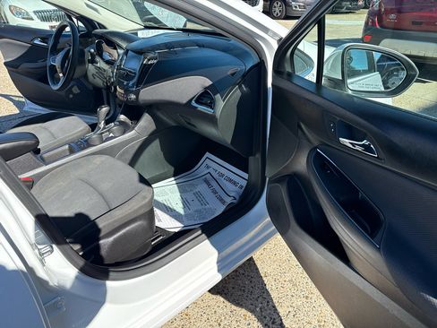 Used 2016 Chevrolet Cruze LT w/ Convenience Package image 13