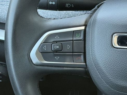 Used 2025 Jeep Compass Latitude AWD/4WD image 14