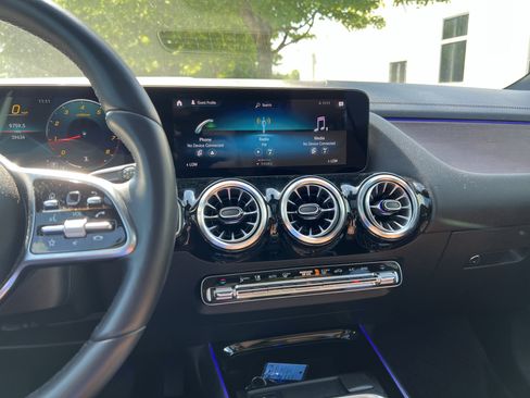 Certified 2022 Mercedes-Benz GLA 250 4MATIC image 18