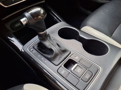 Used 2017 Kia Sorento EX w/ EX Advanced Touring Package image 13