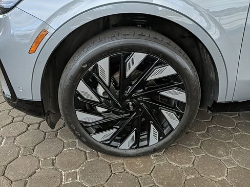 Certified 2024 Lincoln Nautilus Reserve w/ Equipment Group 202A image 9