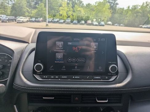 Used 2023 Nissan Rogue SV w/ SV Premium B Package image 24