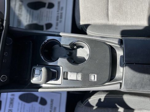 Used 2023 Nissan Rogue SV image 15