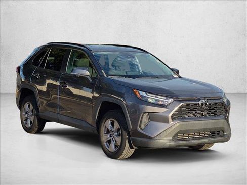 Used 2022 Toyota RAV4 XLE w/ Convenience Package FWD image 3