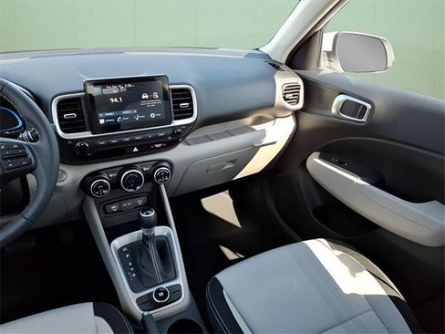 New 2025 Hyundai Venue SEL image 10
