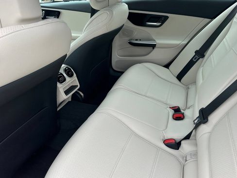 Used 2023 Mercedes-Benz C 300 Sedan image 4