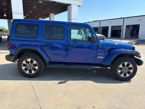 Used 2018 Jeep Wrangler Unlimited Sahara AWD/4WD image 2