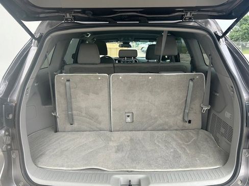 Used 2019 Toyota Highlander LE FWD image 18