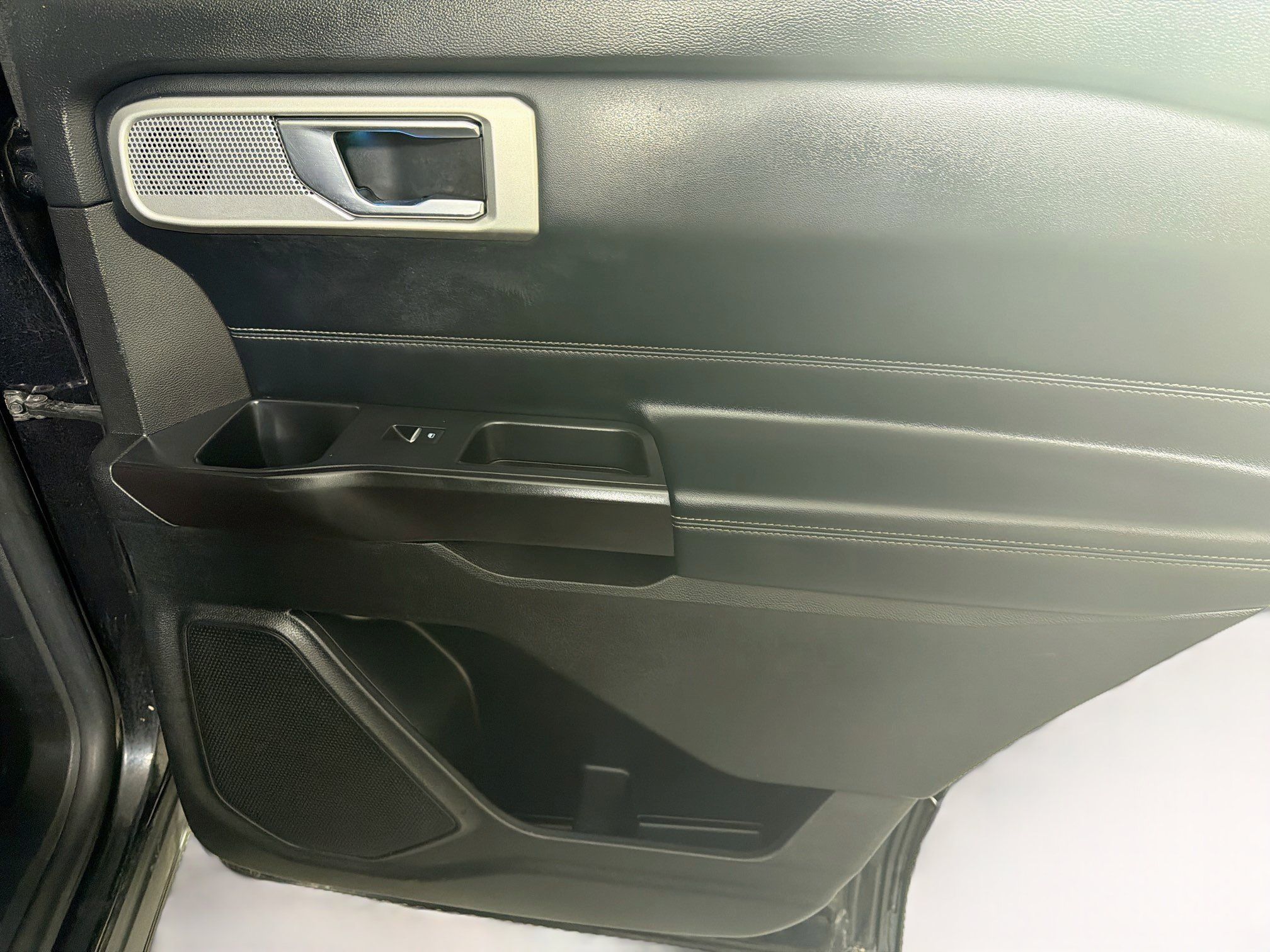 Used 2020 Ford Explorer Limited RWD image 31