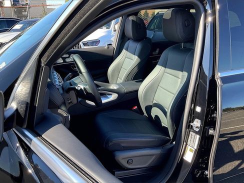 Used 2025 Mercedes-Benz GLS 450 4MATIC image 17