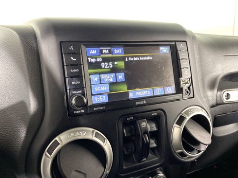 Used 2017 Jeep Wrangler Unlimited Sahara w/ Dual Top Group AWD/4WD image 25