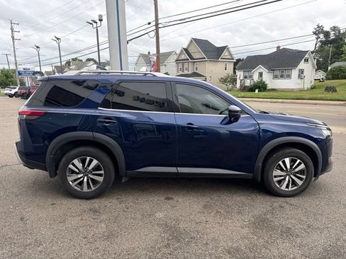 Used 2022 Nissan Pathfinder SL w/ Cargo Package AWD/4WD image 5