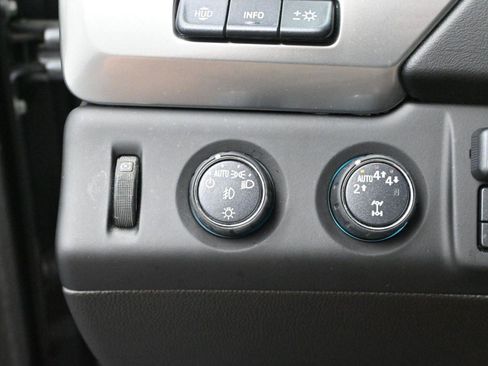 Used 2019 Chevrolet Suburban Premier w/ Premier Plus Edition image 31