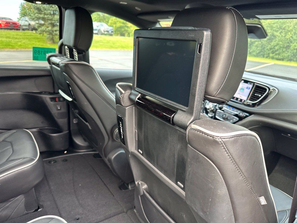 Used 2025 Chrysler Pacifica Limited w/ Uconnect Theater Family Group FWD image 20